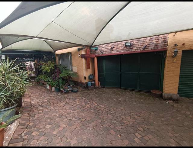 3 BEDROOM HOUSE FOR SALE IN WOODMERE